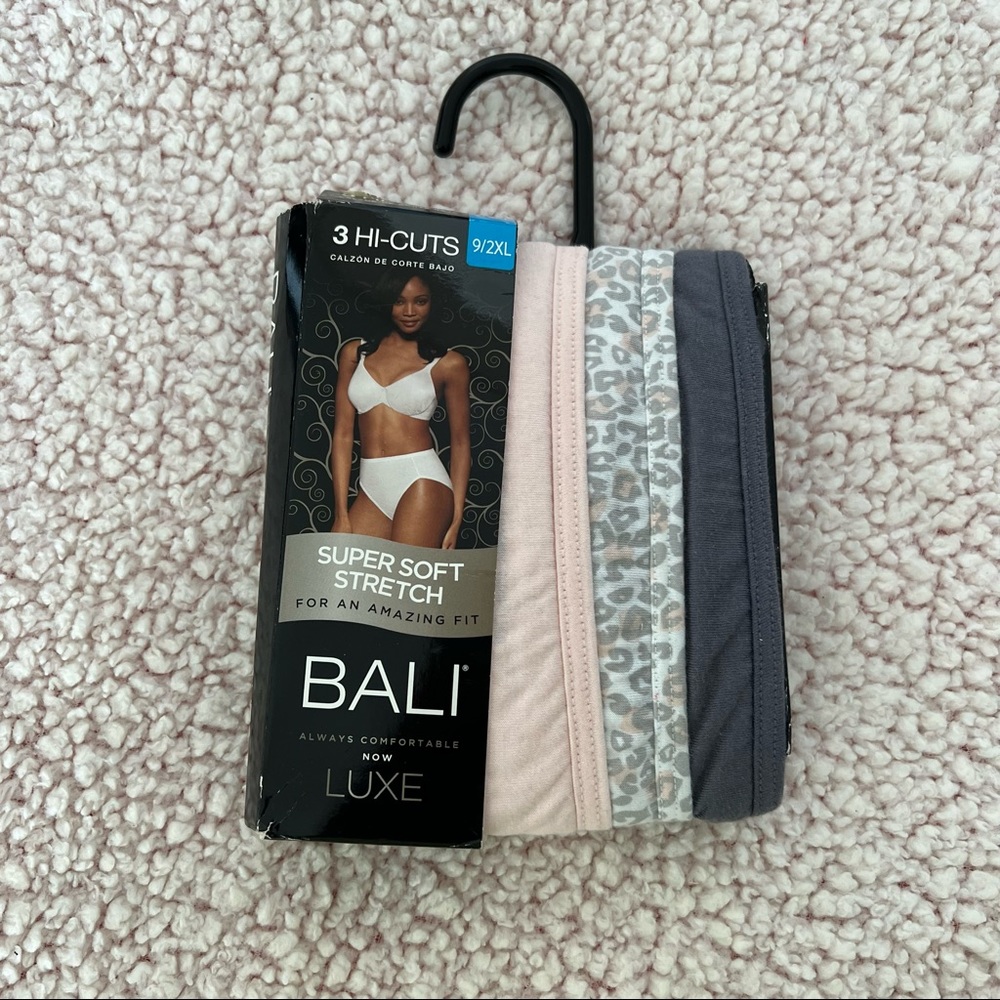 NWT Bali 3 Pack Hi-Cut Underwear